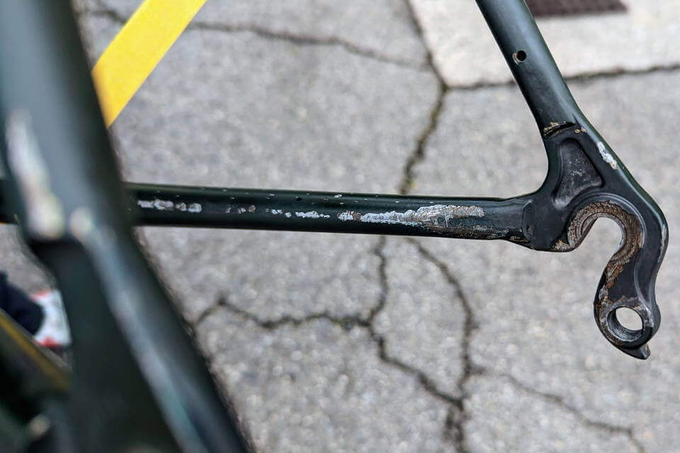 最強塗料ラプターライナーでフレームリペイント(再塗装